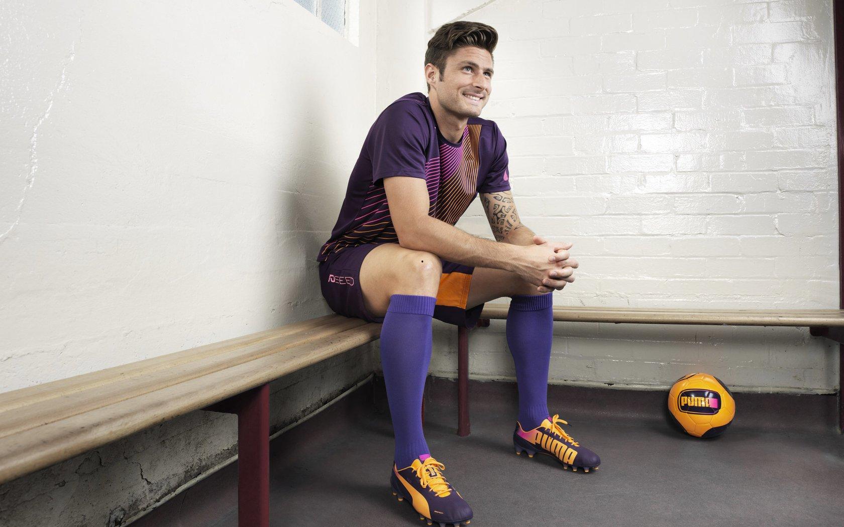 西甲联赛激战正酣,皇马与巴萨上演巅峰对决